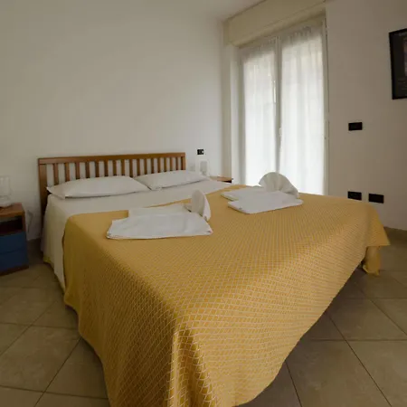 Residenza Adelaide מלון דירות פינאלה ליגורה