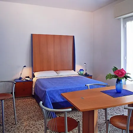 Aparthotel Residenza Adelaide 3*