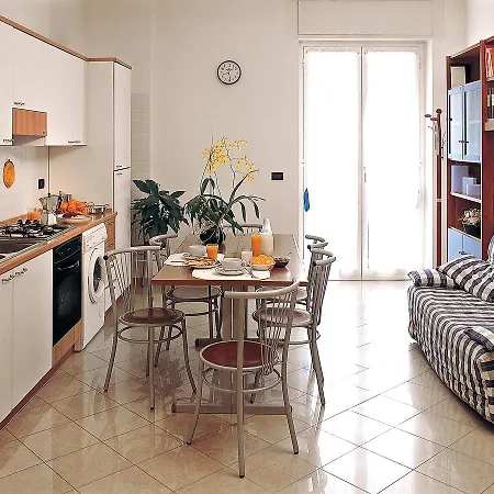 Aparthotel Residenza Adelaide 3*