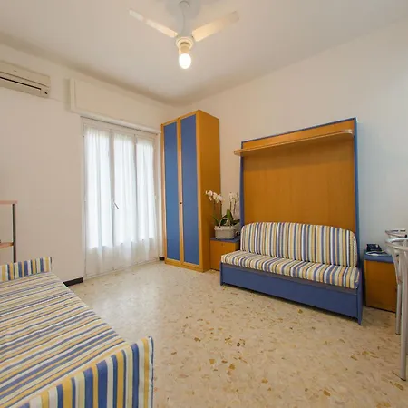 Residenza Adelaide Апарт-отель Финале Лигуре